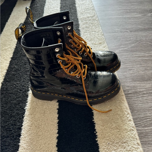 Doc Marten 1460 Patent Leather Boots - Picture 2 of 5